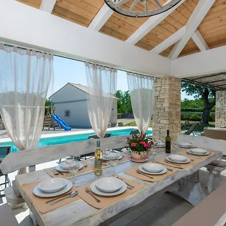 Villa Batelica In Sveti Bartul - Haus Fuer 8 -10 Personen Labin (Istria)