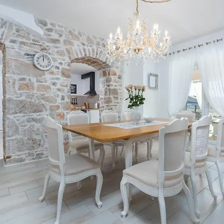 Batelica In Sveti Bartul - Haus Fuer 8 -10 Personen Villa