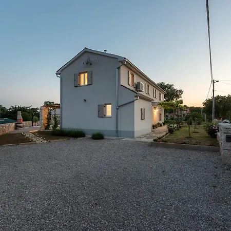 Villa Batelica In Sveti Bartul - Haus Fuer 8 -10 Personen Labin (Istria)