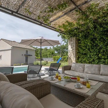 Villa Batelica In Sveti Bartul - Haus Fuer 8 -10 Personen Labin (Istria)