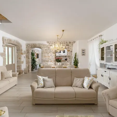 Villa Batelica In Sveti Bartul - Haus Fuer 8 -10 Personen *