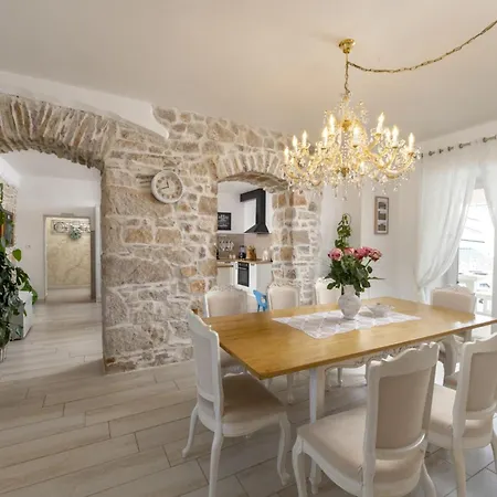 Batelica In Sveti Bartul - Haus Fuer 8 -10 Personen * Labin (Istria)