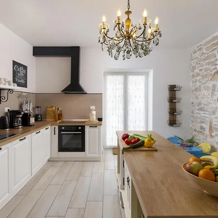 Batelica In Sveti Bartul - Haus Fuer 8 -10 Personen Vila