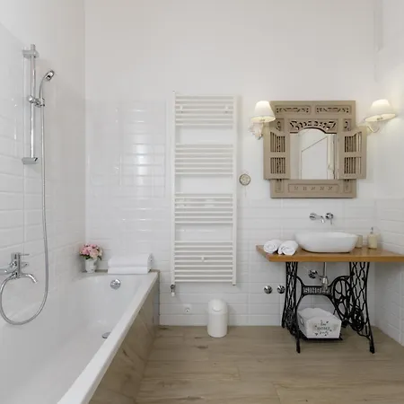Villa Batelica In Sveti Bartul - Haus Fuer 8 -10 Personen