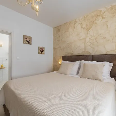 Batelica In Sveti Bartul - Haus Fuer 8 -10 Personen *