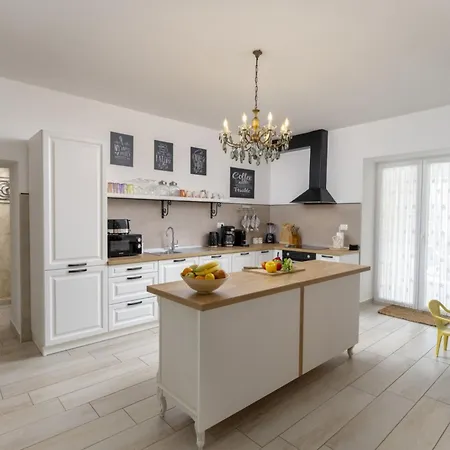 Batelica In Sveti Bartul - Haus Fuer 8 -10 Personen *