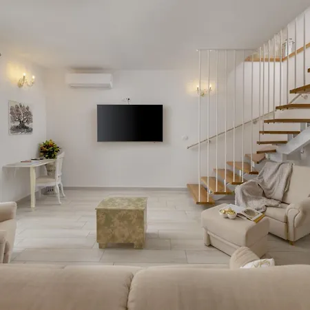Batelica In Sveti Bartul - Haus Fuer 8 -10 Personen Vila